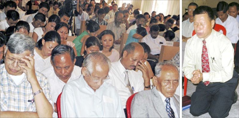 Church rings ‘healing & reconciliation’ bell: Principal Emeritus of Patkai Christian College, T Shishak, Rev L Bizo and others engage themselves in prayer during the launch of the ‘Healing and Reconciliation Movement’ at Dimapur on Friday, September 29. (Right) NBCC Peace Affairs Director, Rev L Kari Longchar, kneels down in prayer during the program. (MExPix)